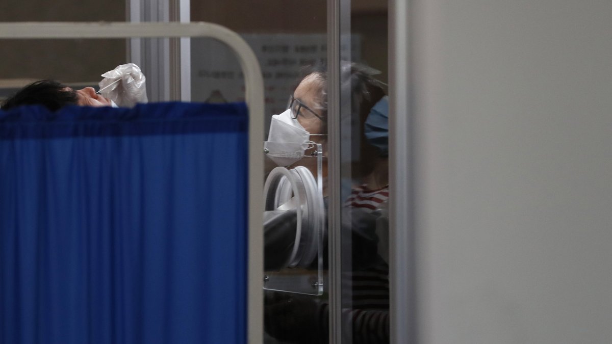신규 확진 51명…종교시설발 집단감염 지속