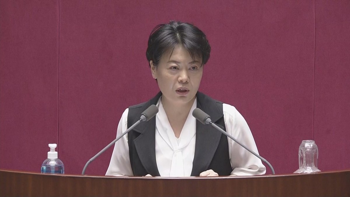 5분 국회연설로 주목받은 윤희숙…설전 주고받은 여야
