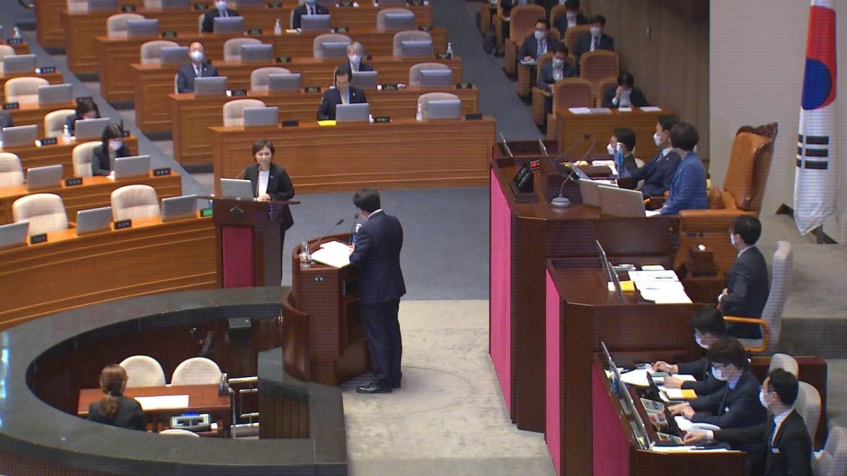 경제분야 대정부질문…추미애 아들 특혜 공방