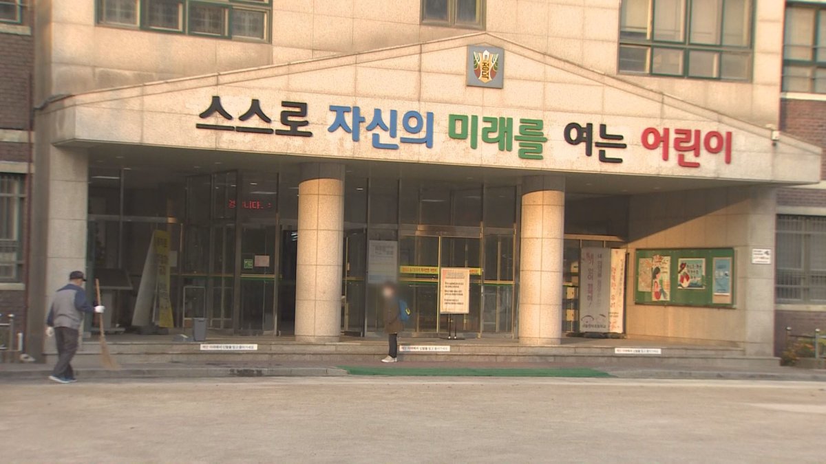 오늘부터 등교 확대…초1 매일 학교 간다