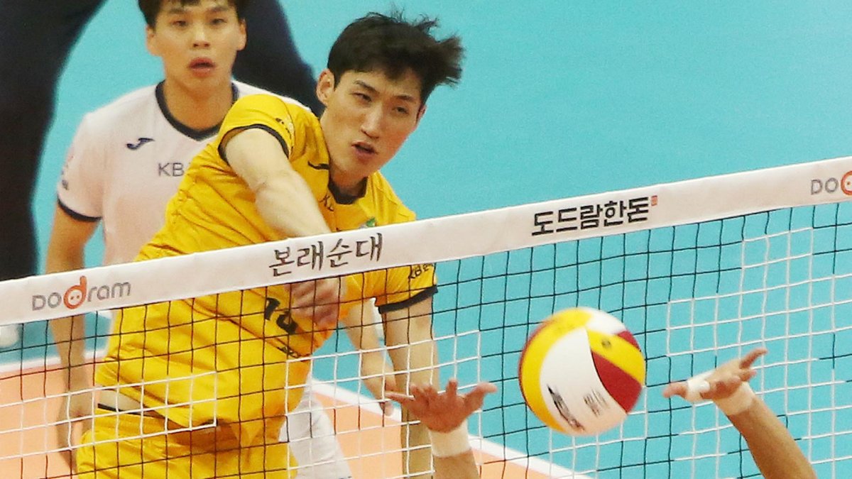 프로배구 박진우 코로나 확진…V리그 중단 위기