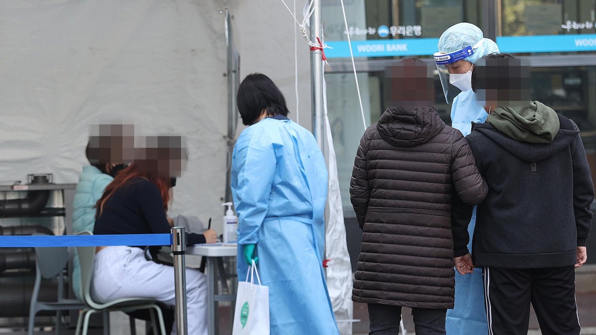신규확진 이틀연속 300명대 예상…'경고등' 여전
