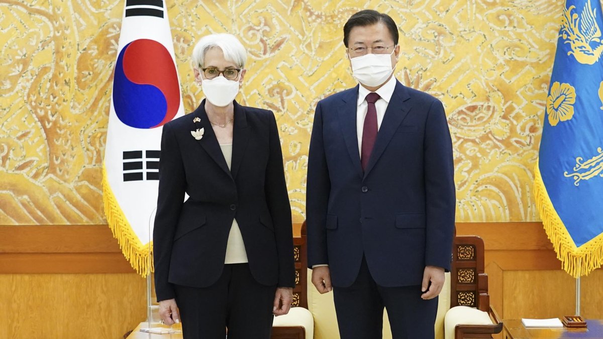문대통령, 美국무 부장관 접견…"북미대화 재개 적극 노력 당부"