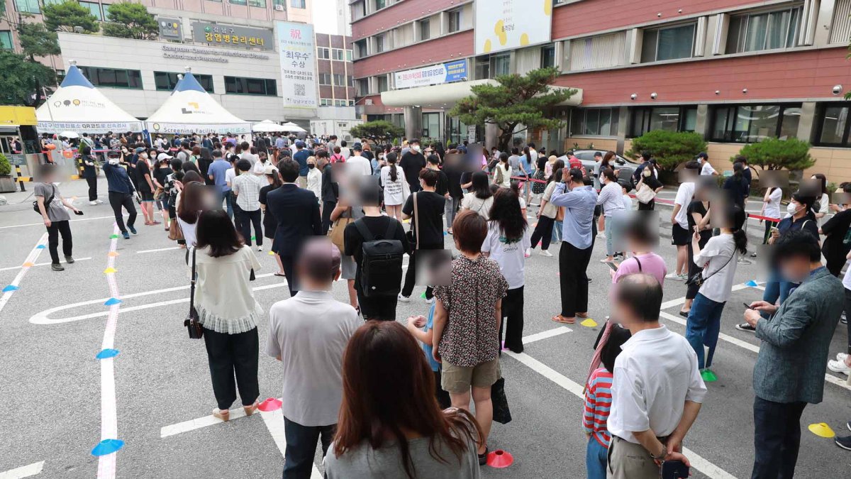 오후 6시까지 1,425명 확진…하루새 538명↑