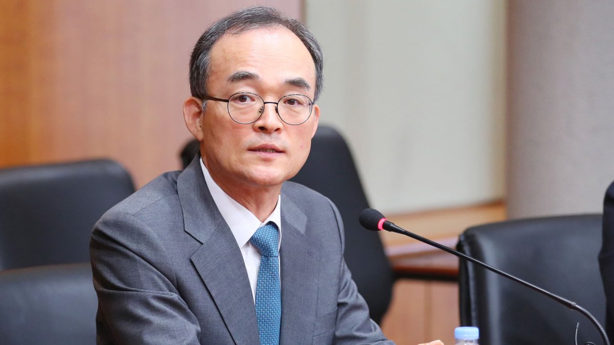 문무일 전 검찰총장, 서울신문 비상임감사 가려다 '불승인'