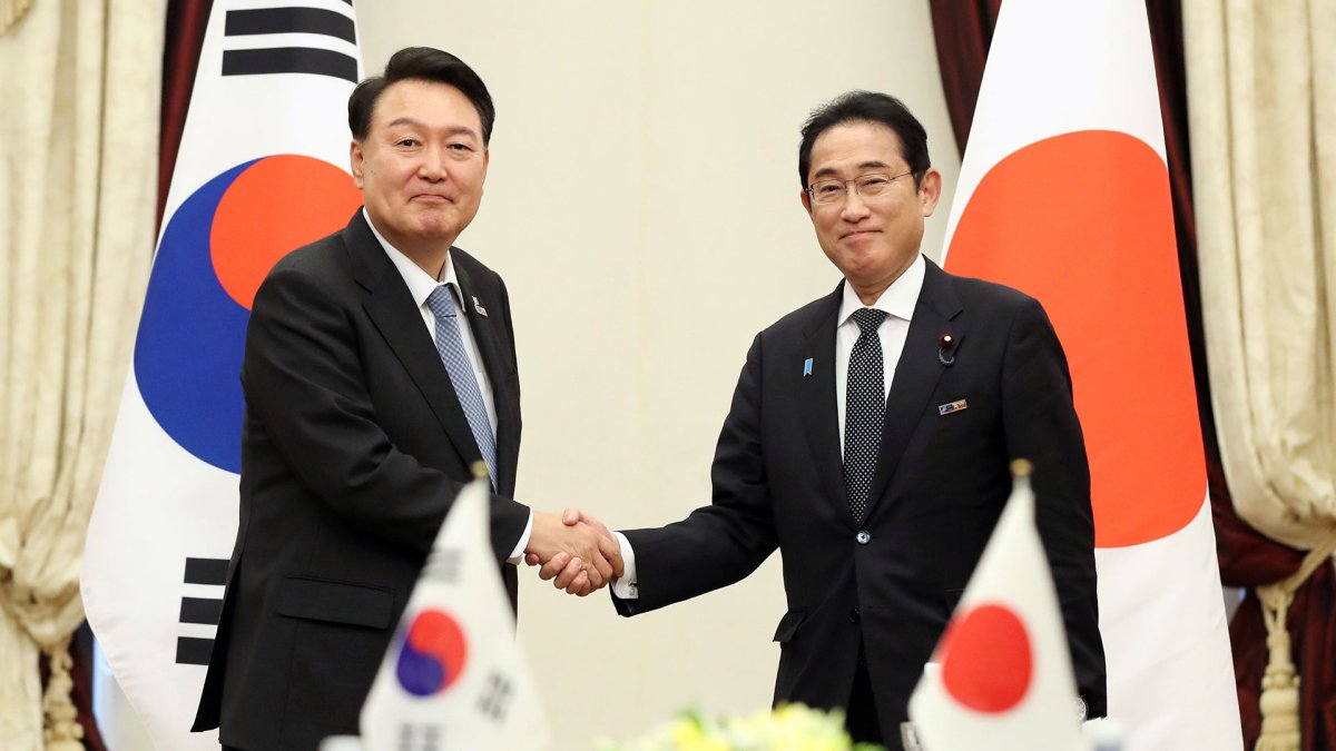 윤 대통령, 기시다와 '용기있는 사람들 상' 공동수상