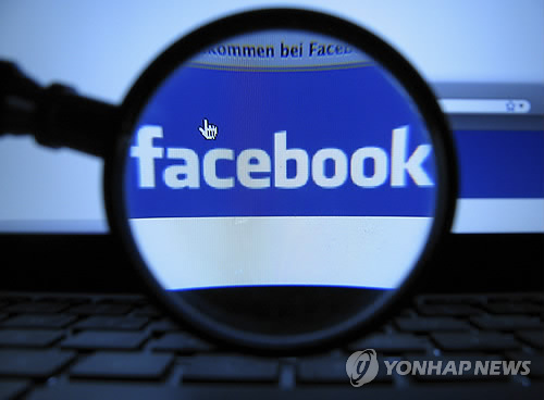 프라이버시 정책과 관련된 집단 소송에 휘말린 '페이스북'의 로고(AP=연합뉴스, 자료사진)