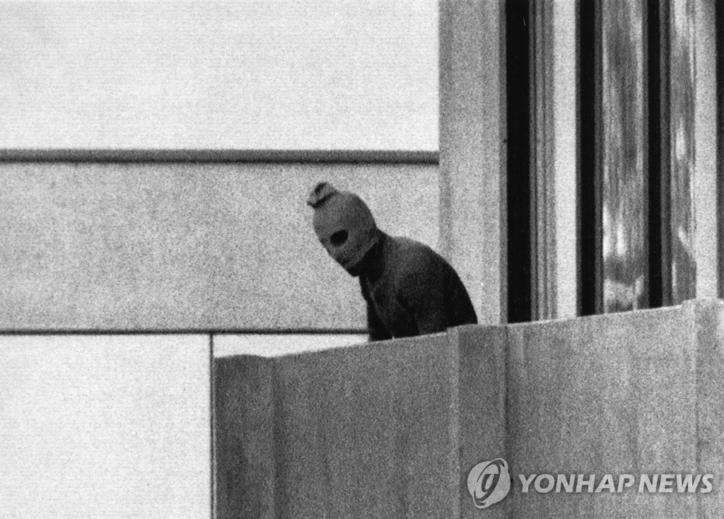 1972년 뮌헨올림픽 테러범의 모습 <<AP=연합뉴스 자료사진>>