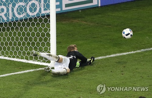 독일 마누엘 노이어 골키퍼의 선방 장면.(AP=연합뉴스)