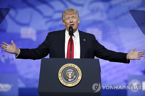 보수회의서 연설하는 트럼프