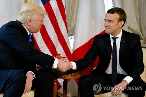 도널드 트럼프(왼쪽) 미국 대통령과 에마뉘엘 마크롱 프랑스 대통령
