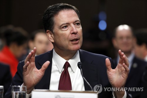 8일 상원 정보위에서 트럼프의 '수사중단 압력' 증언하는 제임스 코미 전 FBI 국장