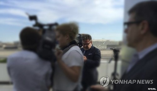 리나트 아크메츠신(사진 가운데)