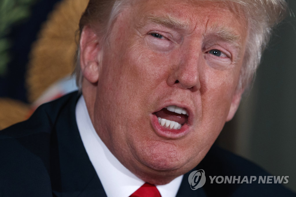 '화염과 분노 직면할 것' 북한에 경고하는 트럼프