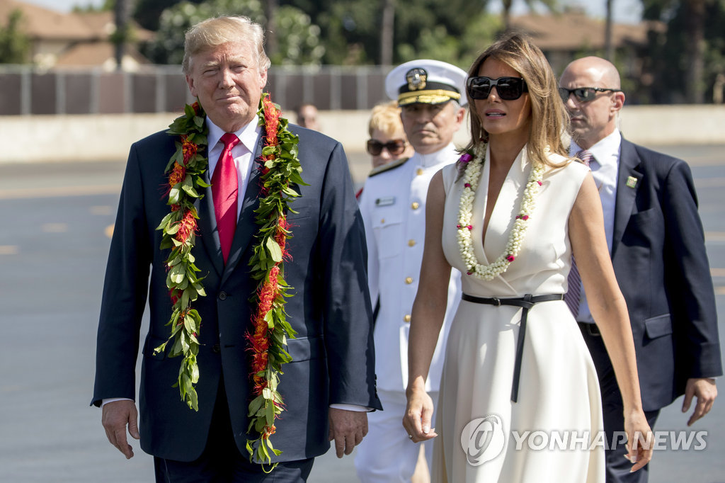 하와이 진주만-히캄 합동기지에 도착한 트럼프 대통령
