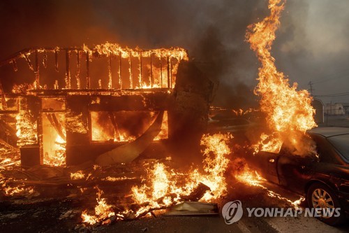 캘리포니아주 산불, 만여 가구 대피