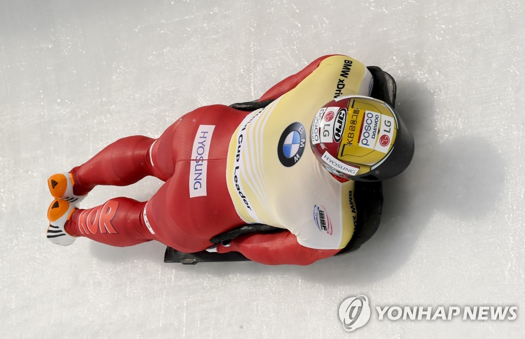 월드컵 7차 대회에서 레이스를 펼치는 윤성빈