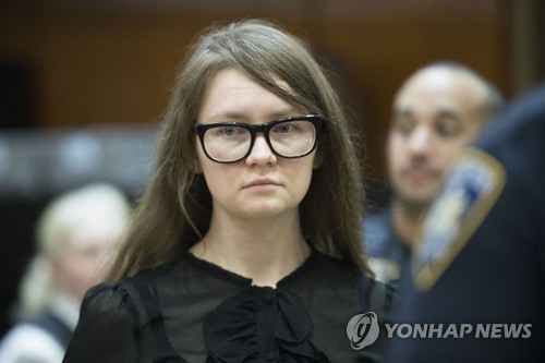 지난 4월 법정에 선 애나 소로킨(28)