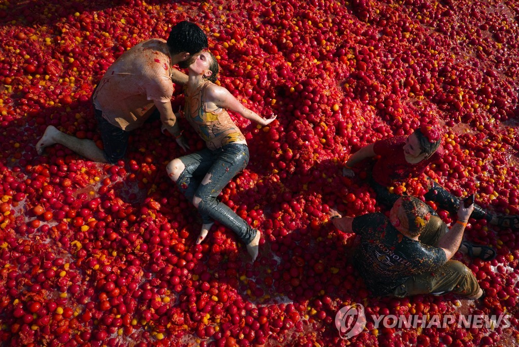 Russia Tomato Fight