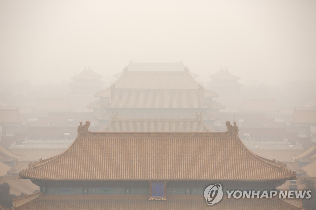 중국 베이징의 뿌연 하늘