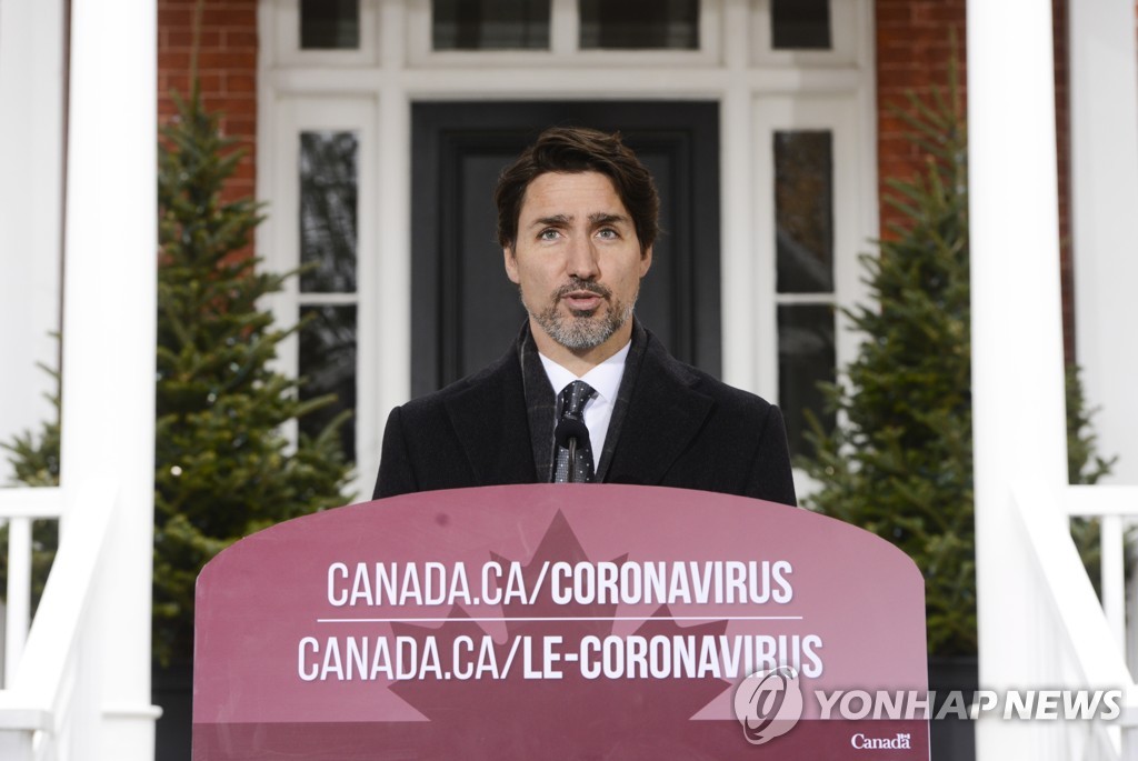 지난 3일(현지시간) 코로나19 관련 기자회견에서 발언하는 쥐스탱 트뤼도 캐나다 총리