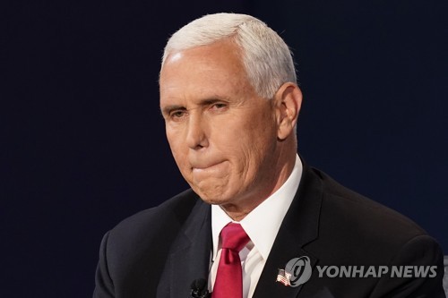 "펜스 부통령실서 최소 5명 코로나"…추가감염 우려속 유세 지속