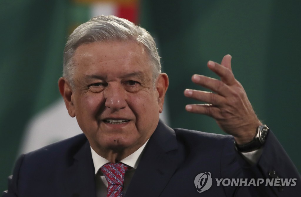 8일(현지시간) 기자회견에 복귀한 멕시코 대통령