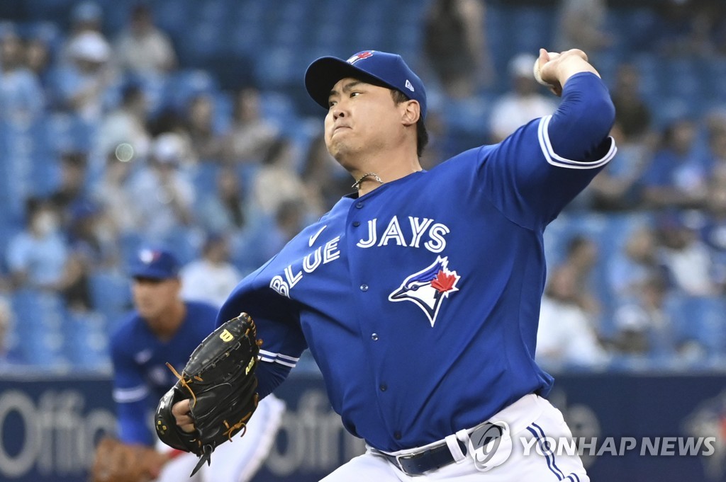 In this Canadian Press photo via Associated Press, Ryu Hyun-jin of the Toronto Blue Jays pitches against the Minnesota Twins in the top of the first inning of a Major League Baseball regular season game at Rogers Centre in Toronto on Sept. 17, 2021. (Yonhap)