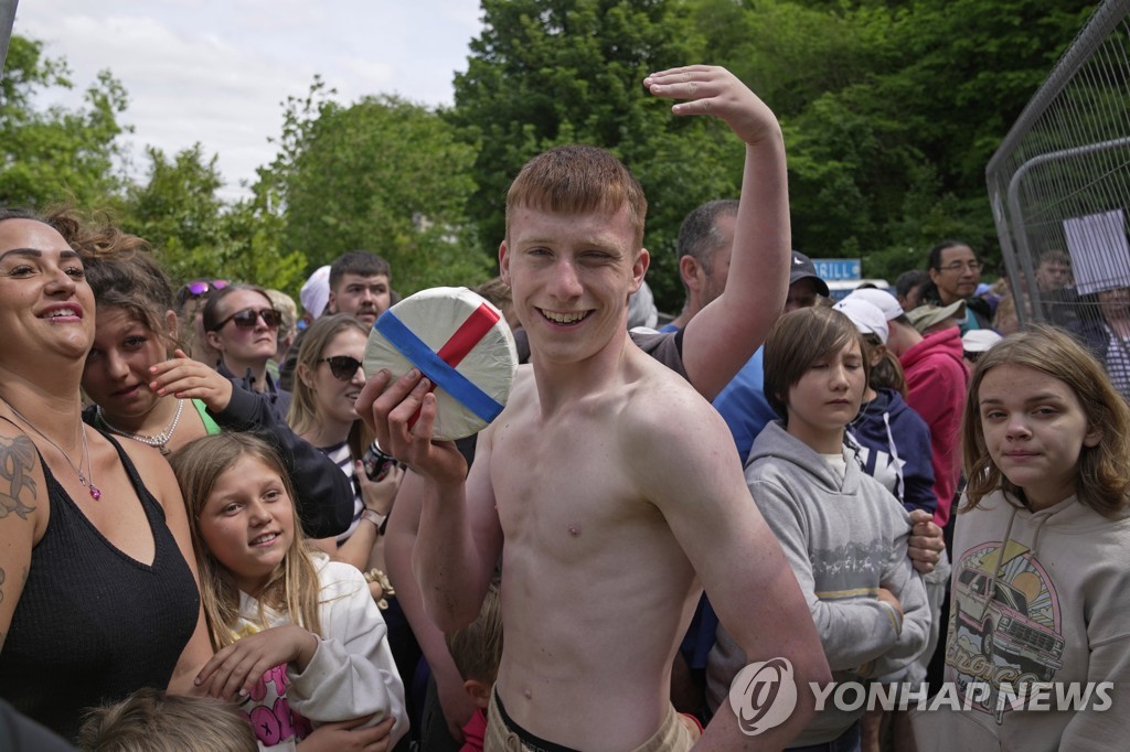 Britain Cheese Rolling