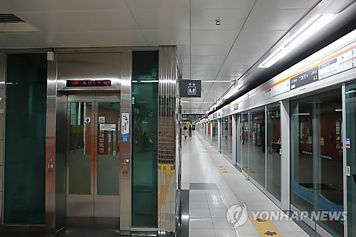 서울 전 지하철역에 엘리베이터 설치…저상버스 확대 - 1