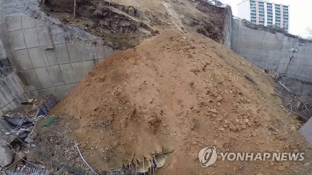 옹벽 담벼락 담 붕괴