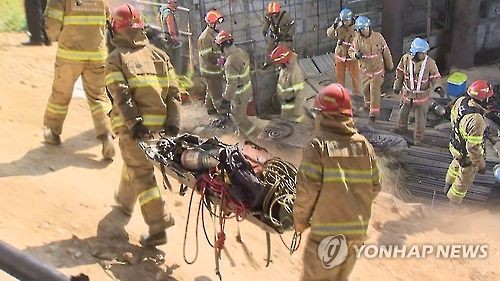지하철 공사장 붕괴 사고…4명 사망·10명 부상(CG)