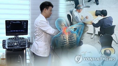 추워서 움츠린 어깨가 '삐걱'…근육통일까? 오십견일까?