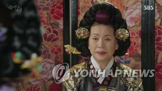 '엽기적인 그녀'에 자혜대비로 출연한 윤소정