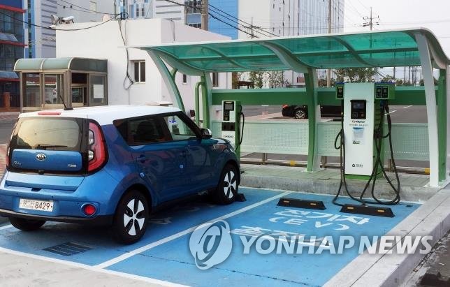 충전 중인 쏘울 전기차