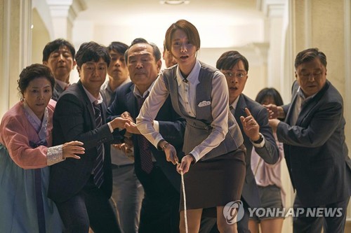영화 '엑시트'의 한 장면
