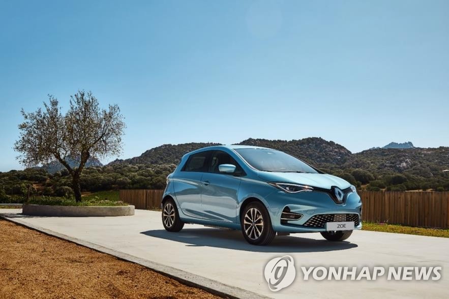 The Renault Zoe EV is seen in this photo provided by Renault Samsung, the Korean unit of French automaker Renault S.A., on April 23, 2021. (PHOTO NOT FOR SALE) (Yonhap)