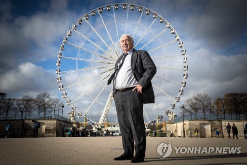 파리 대관람차와 그 소유주인 마르셀 캉피옹