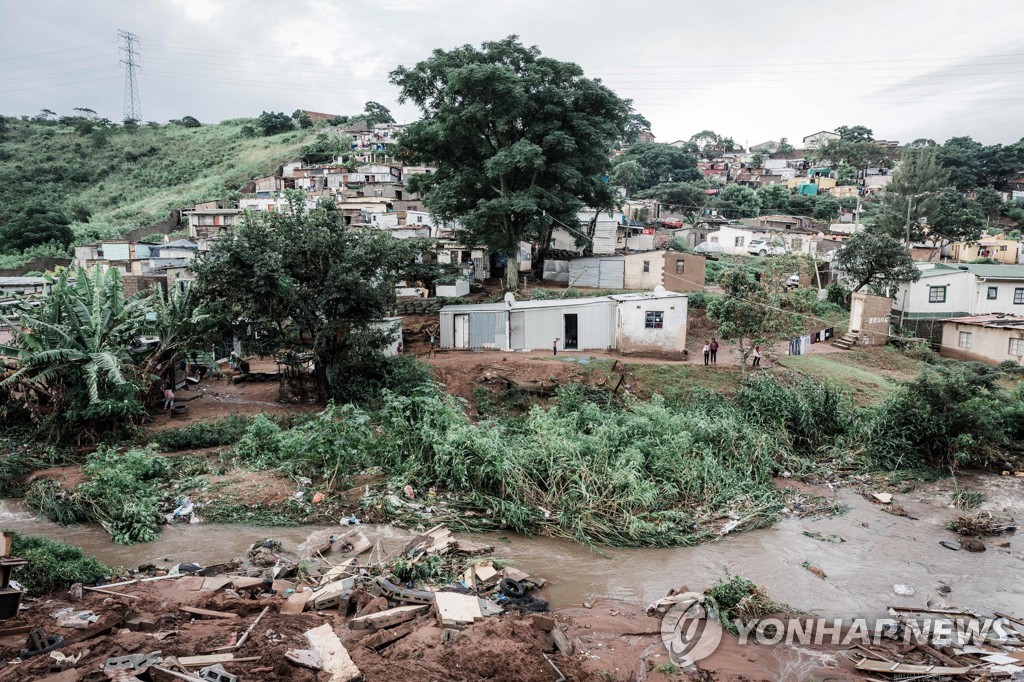 TOPSHOT-SAFRICA-WEATHER-FLOODS-DAMAGE