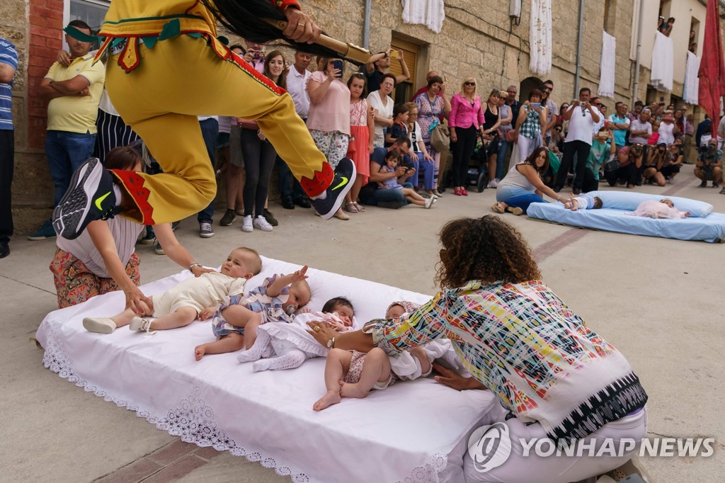 SPAIN-TRADITION-RELIGION-FESTIVAL-TOURISM