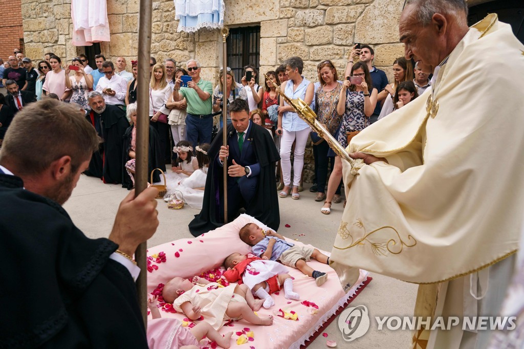 SPAIN-TRADITION-RELIGION-FESTIVAL-TOURISM