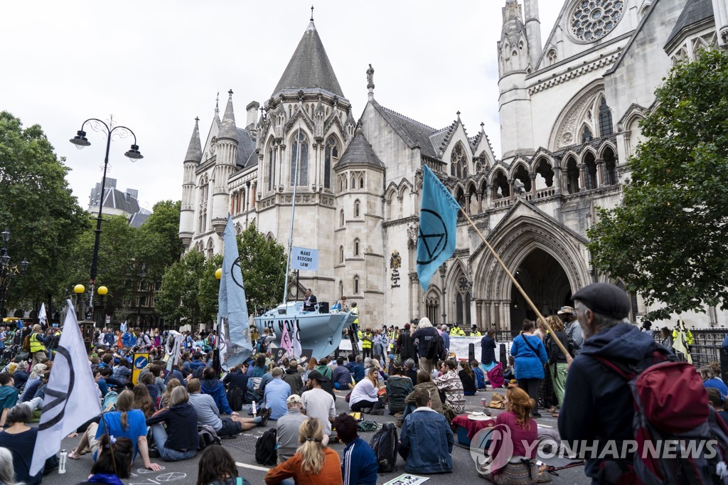BRITAIN-CLIMATE-DEMONSTRATION