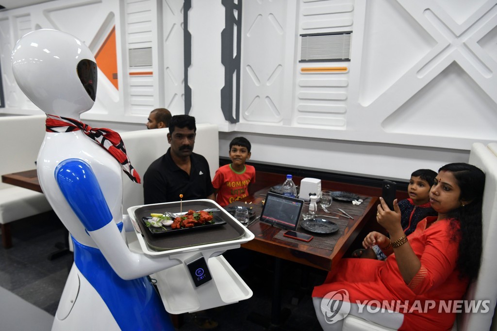INDIA-TECHNOLOGY-LIFESTYLE-ROBOT