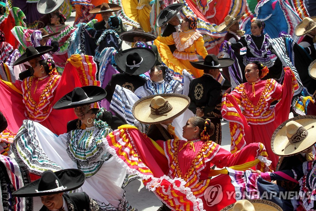 MEXICO-GUINNESS-MARIACHI-DANCE