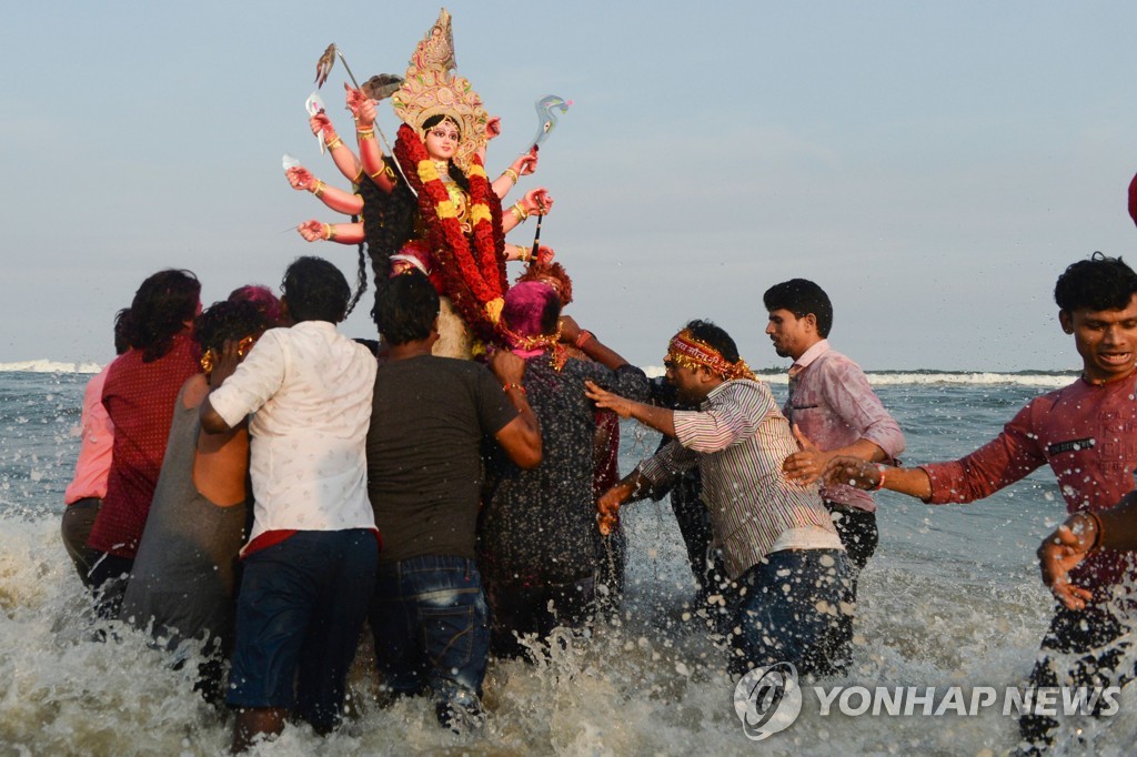 INDIA-RELIGION-HINDU-FESTIVAL