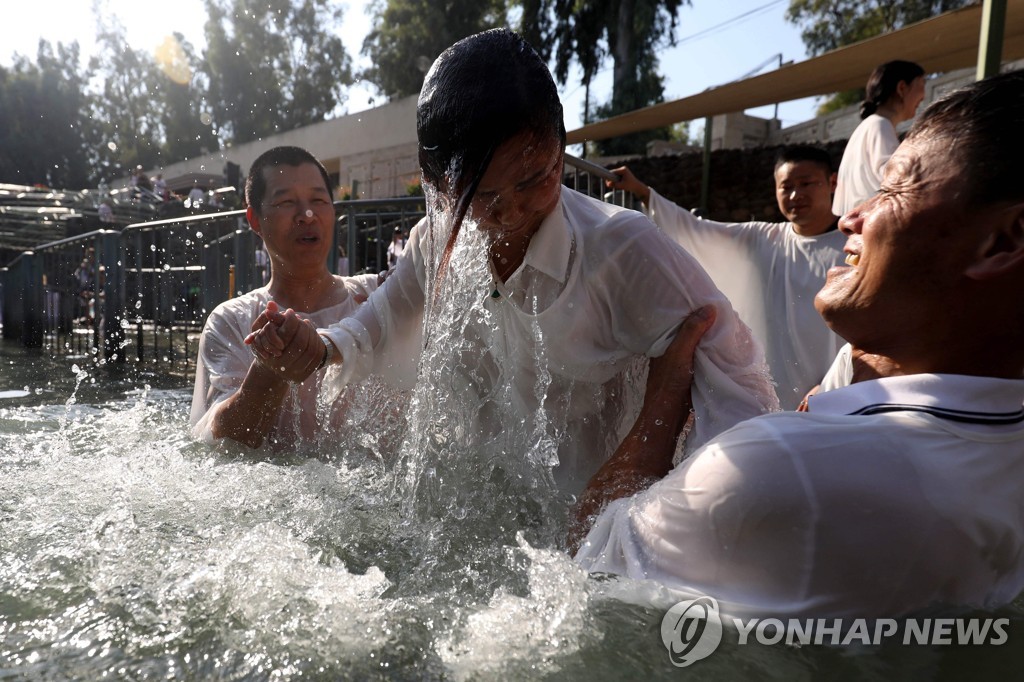 ISRAEL-CHINA-RELIGION-CHRISTIANITY-BAPTISM
