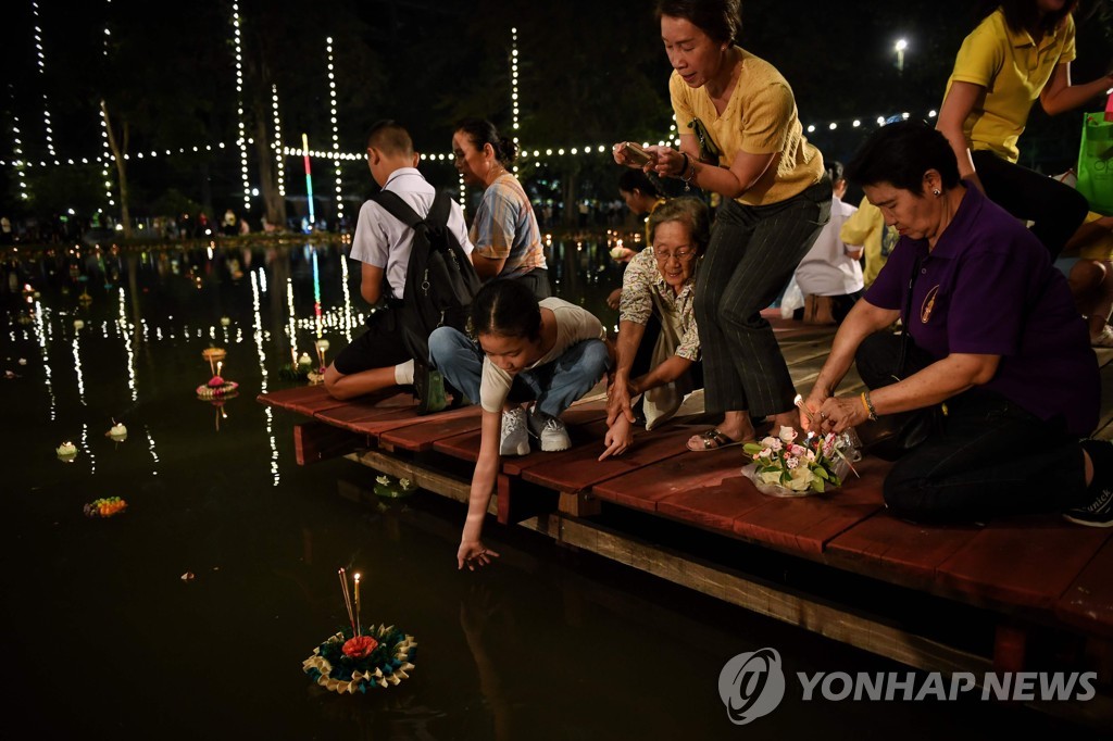 THAILAND-FESTIVAL-LOY KRATHONG
