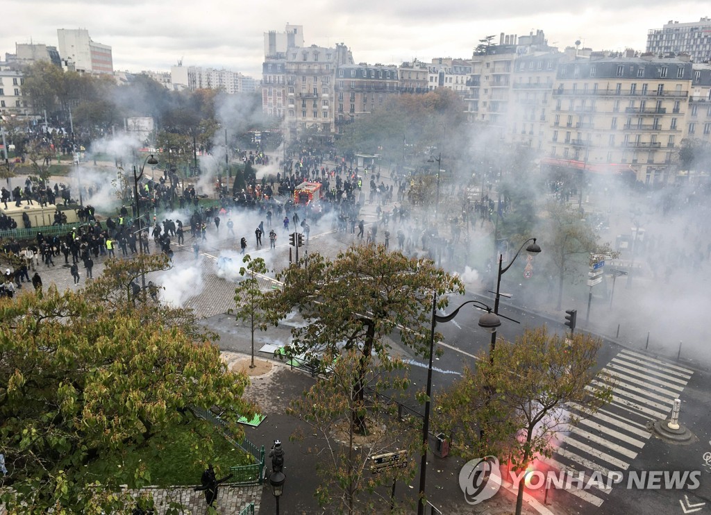 FRANCE-SOCIAL-DEMO-YELLOW VEST