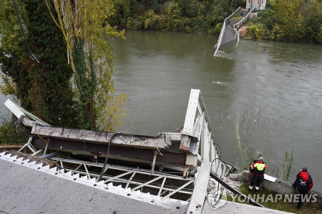 FRANCE-ACCIDENT-TRANSPORT-BRIDGE