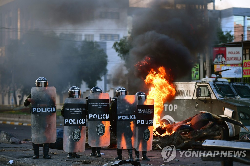 TOPSHOT-CORRECTION-BOLIVIA-CRISIS-PROTEST